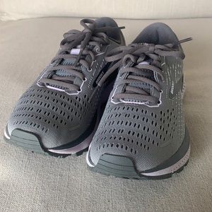 Brooks Ghost 13 Gray Blackened Pearl purple Woman’s running Shoe